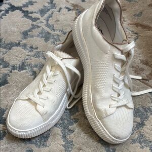 Sofft Cream Textured Sneakers
